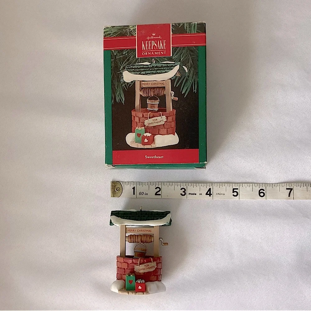 💚 Vintage Plastic Sweetheart Wishing Well Hallmark Keepsake Ornament